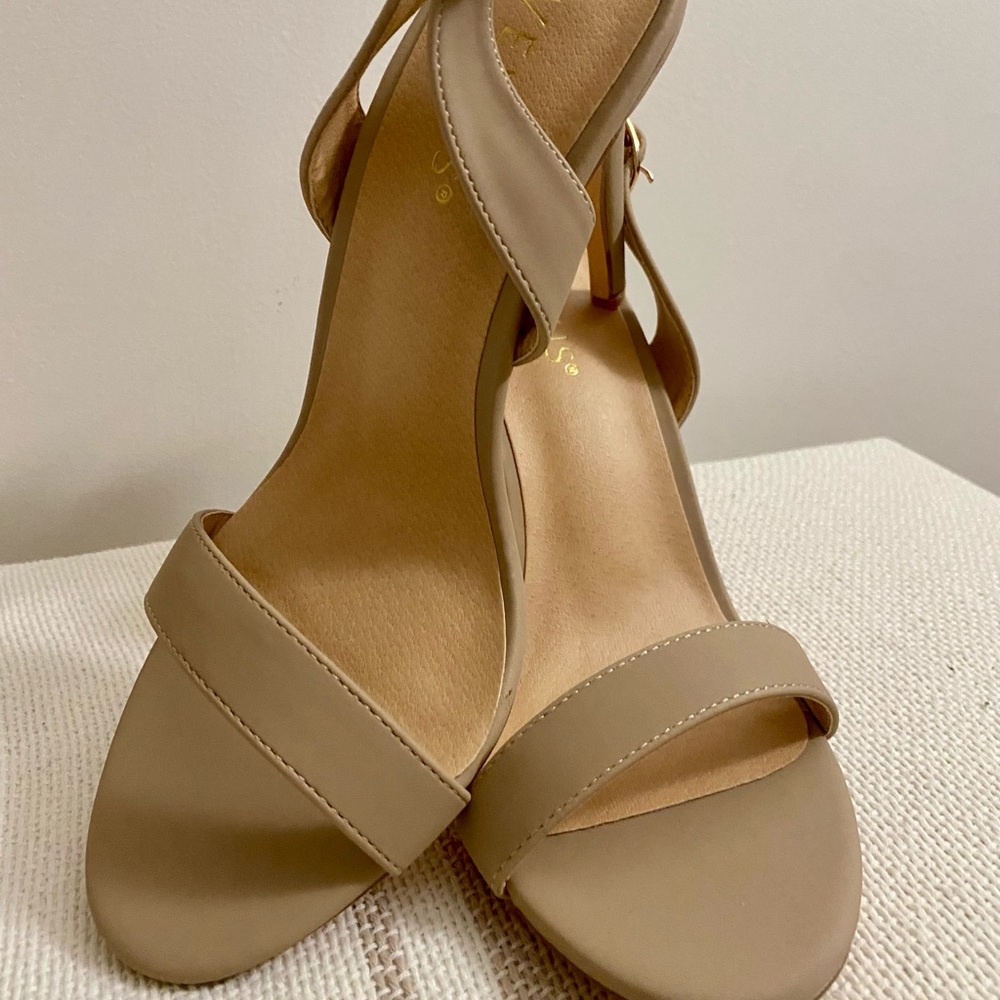 VENUS nude heel